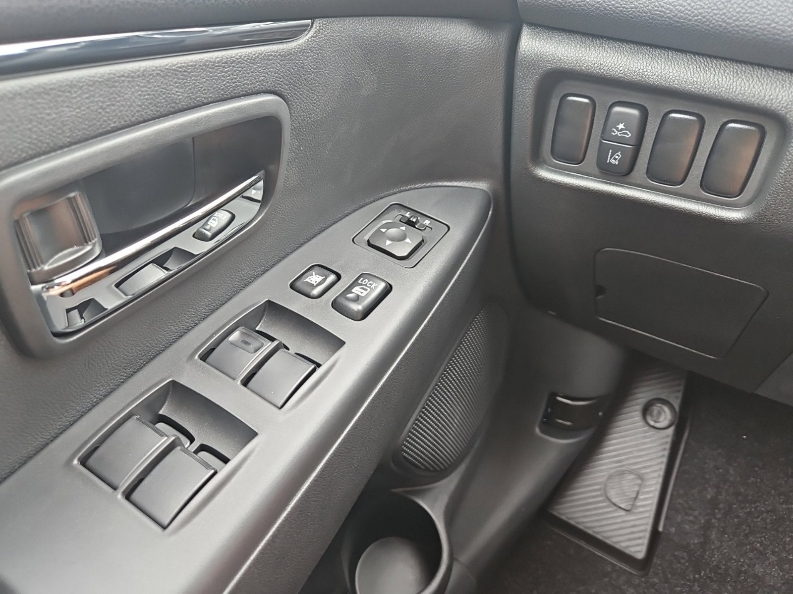 2027 Mitsubishi Outlander Sport LE