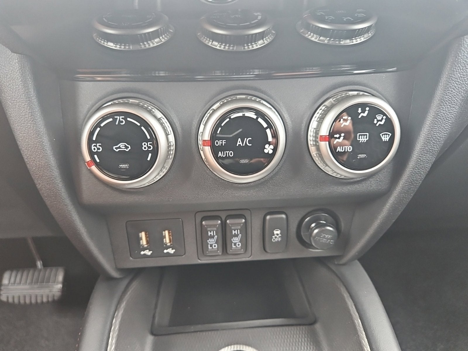 2027 Mitsubishi Outlander Sport LE