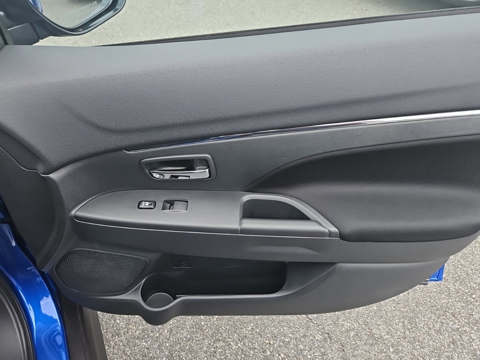 2027 Mitsubishi Outlander Sport LE