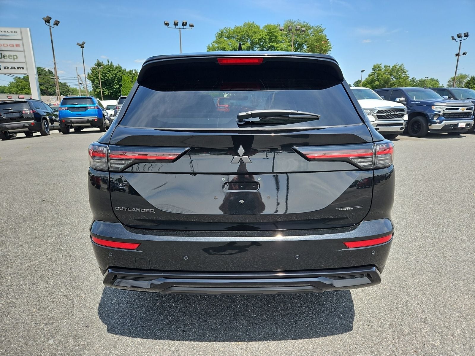 2026 Mitsubishi Outlander LE