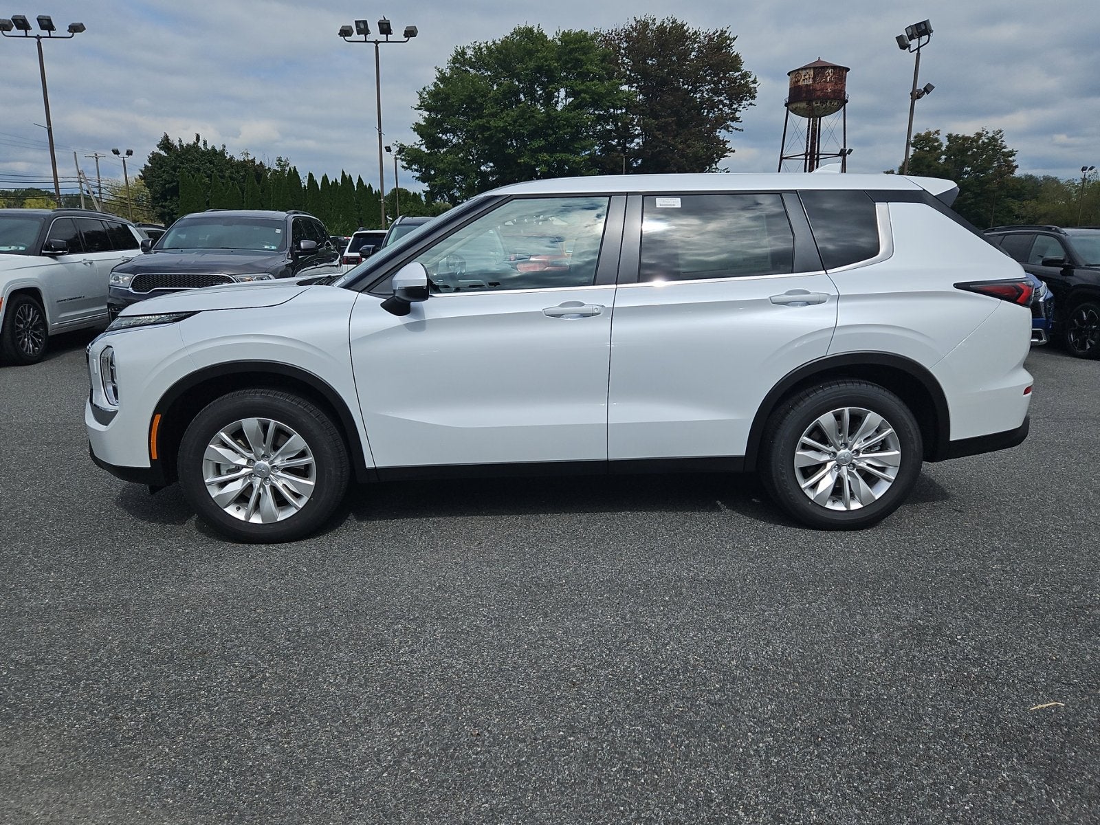 2026 Mitsubishi Outlander ES