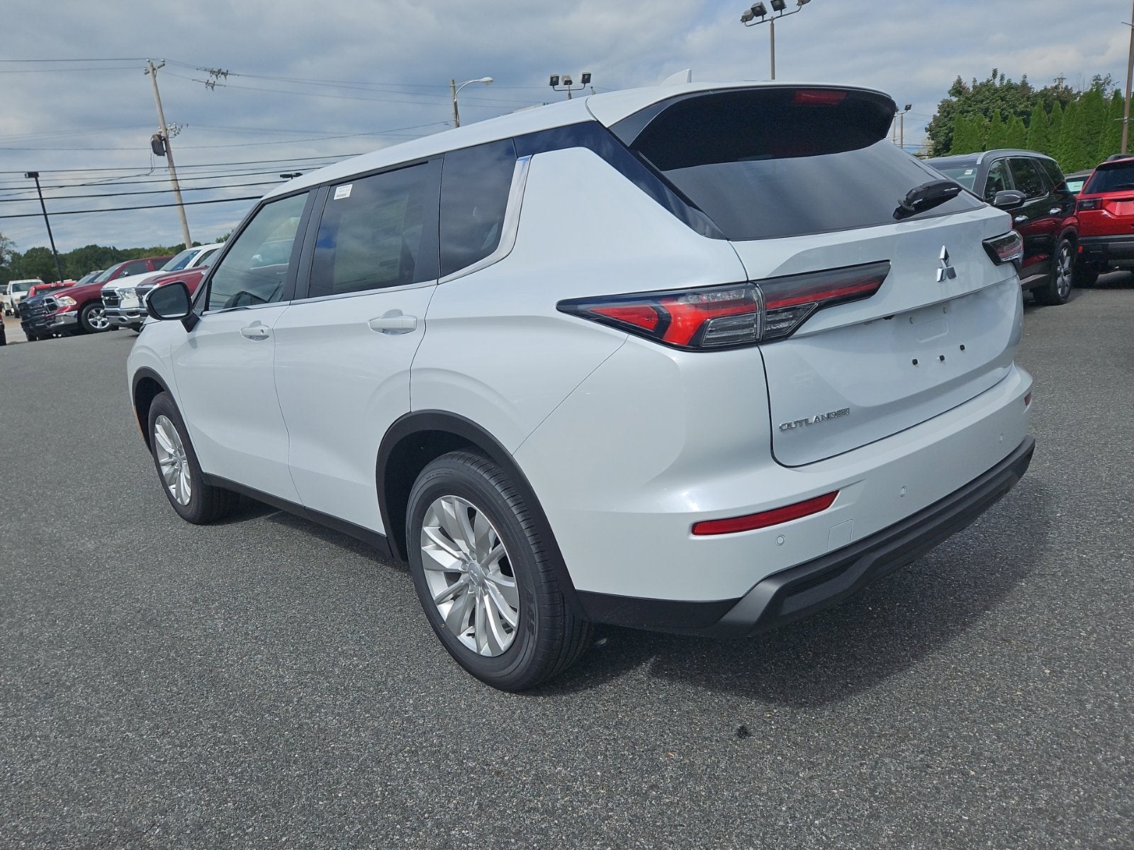 2026 Mitsubishi Outlander ES
