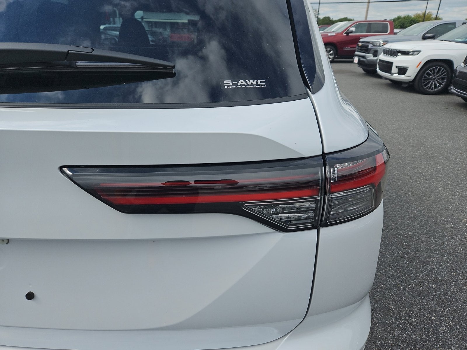 2026 Mitsubishi Outlander ES