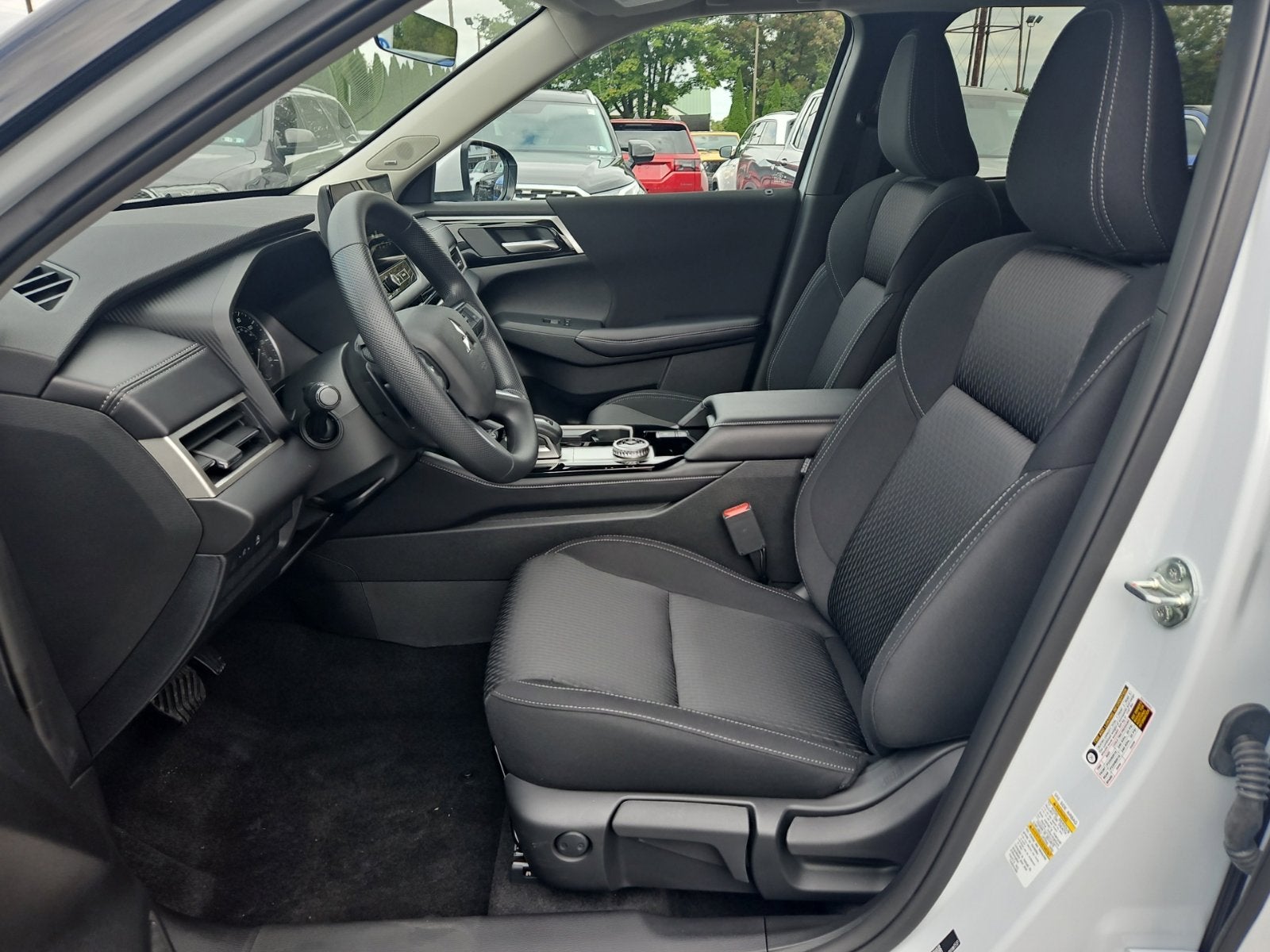 2026 Mitsubishi Outlander ES