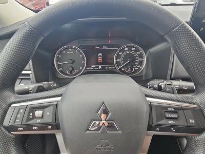 2026 Mitsubishi Outlander ES