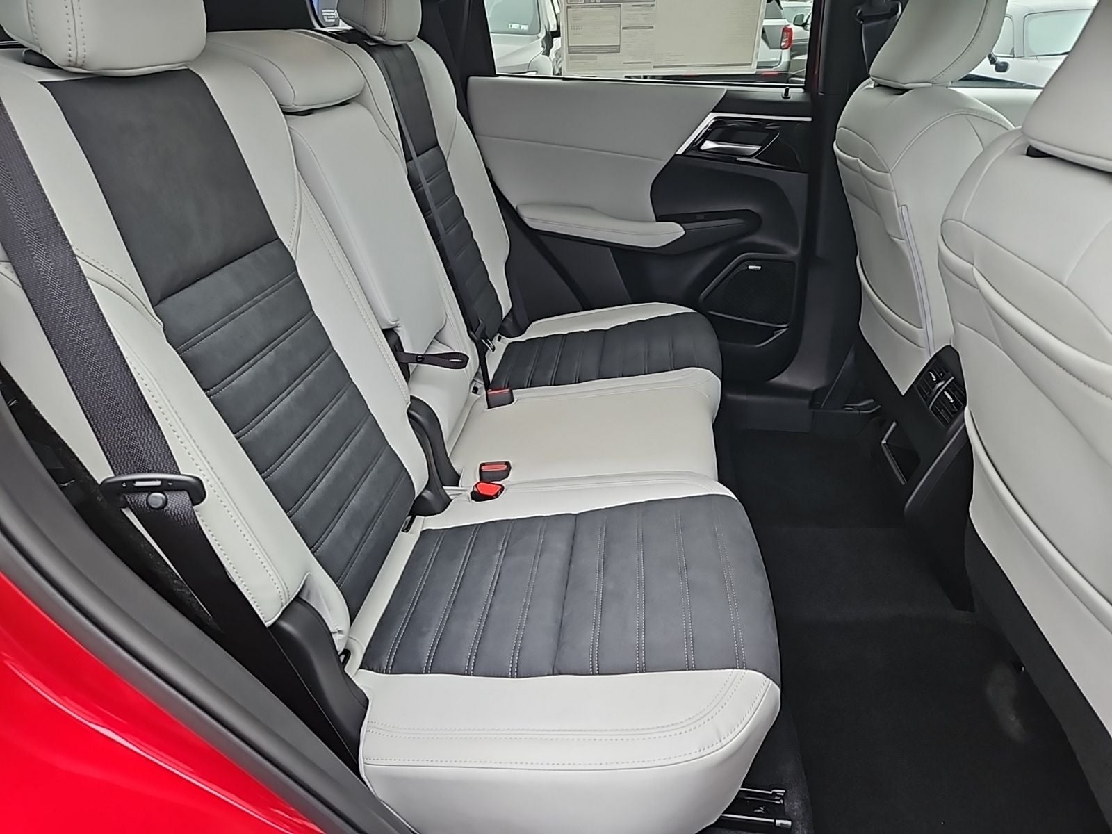 2026 Mitsubishi Outlander SE