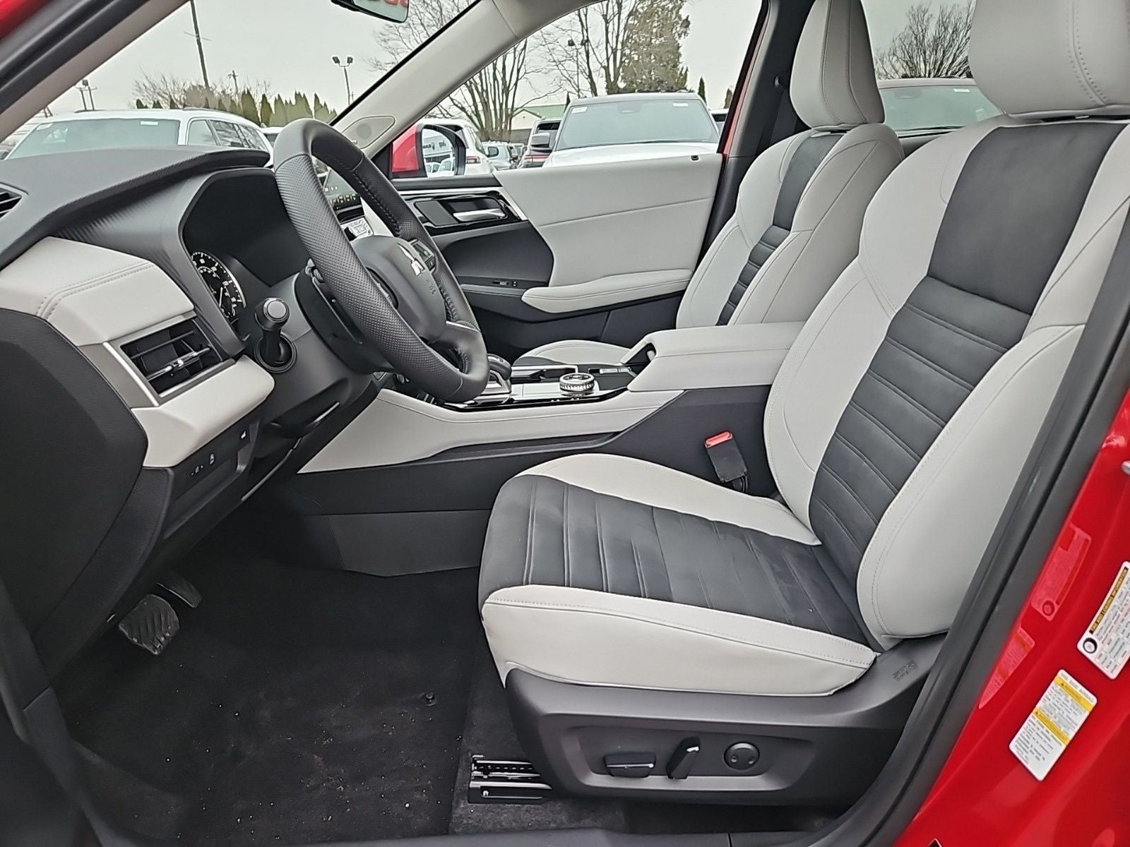 2026 Mitsubishi Outlander SE