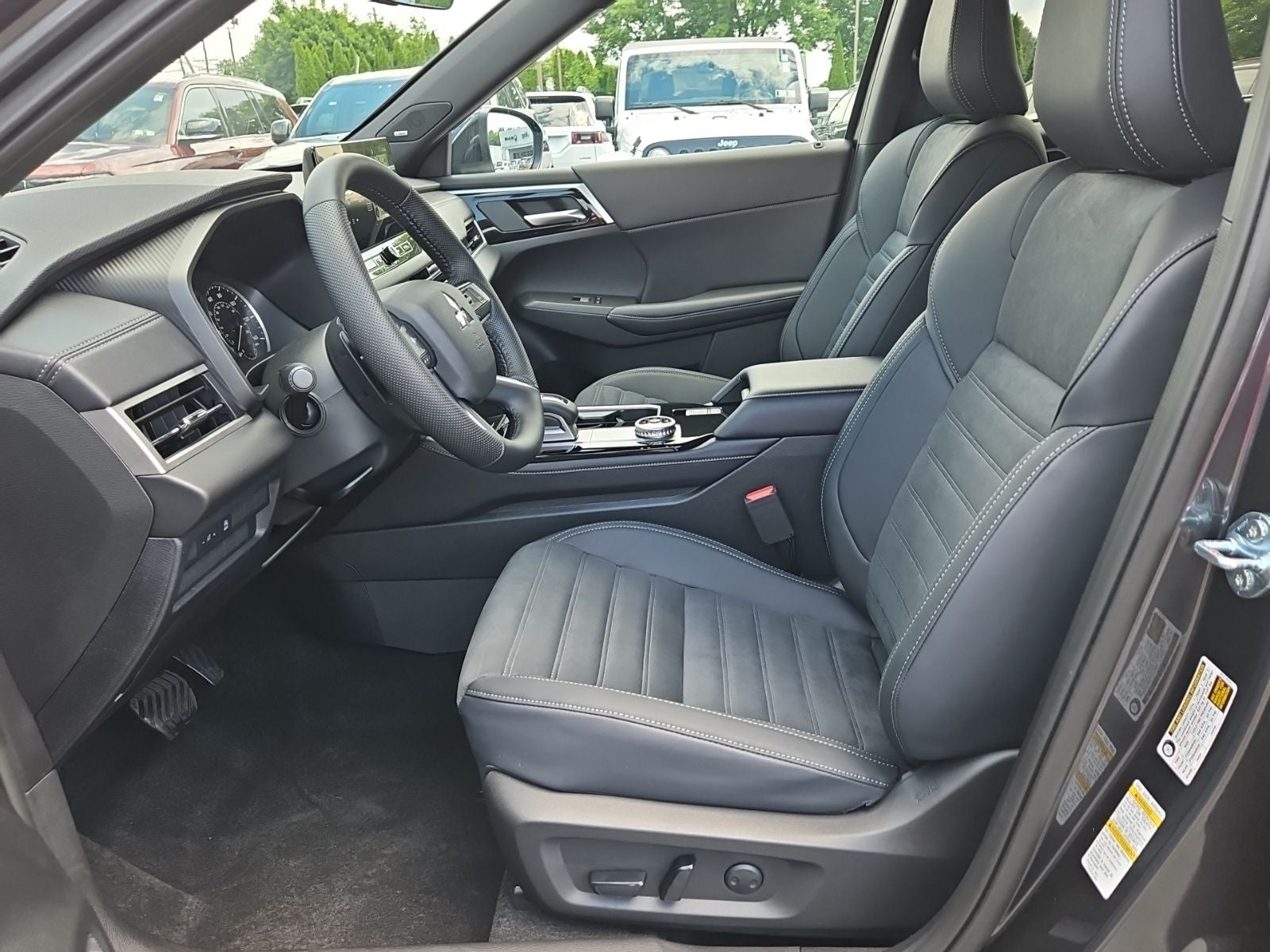 2026 Mitsubishi Outlander LE