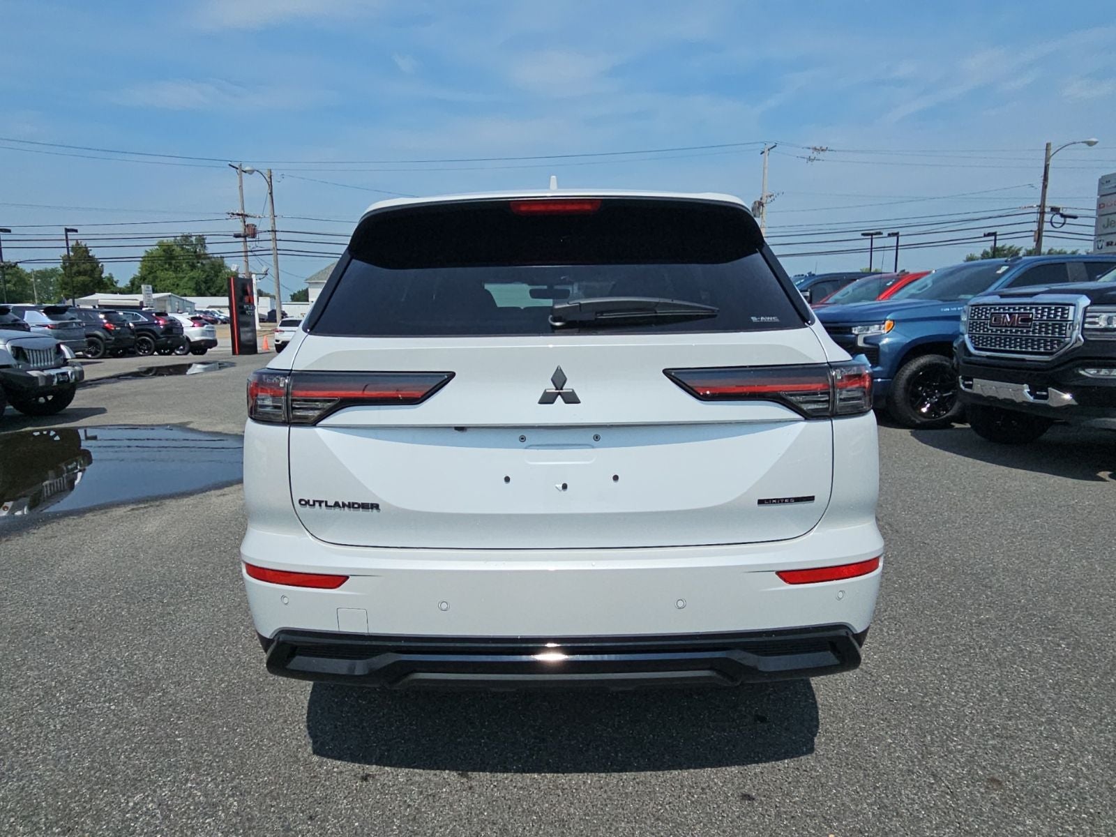 2026 Mitsubishi Outlander LE