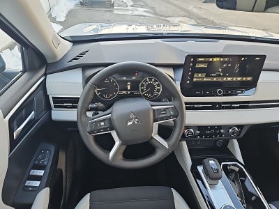 2026 Mitsubishi Outlander SE