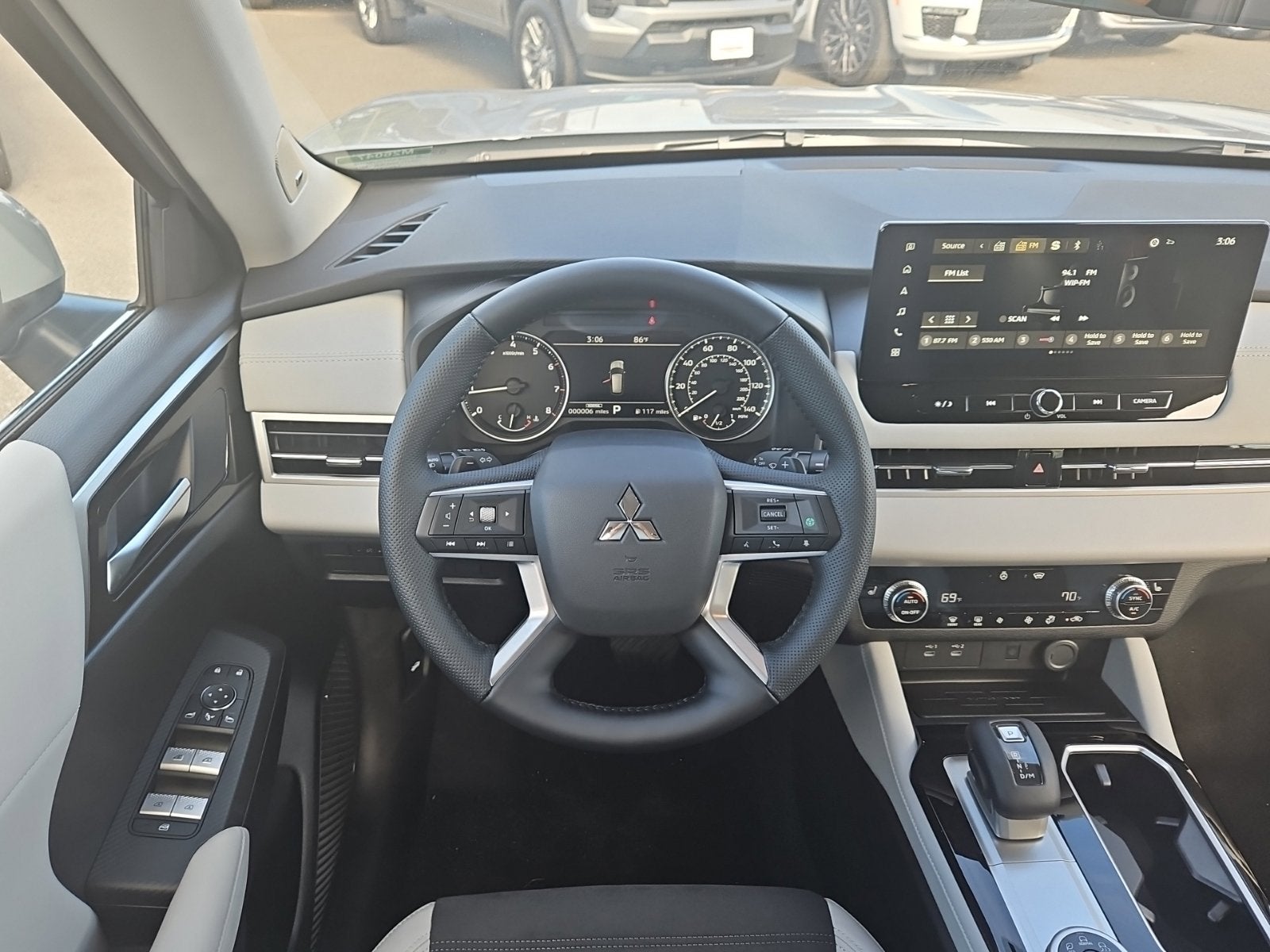 2026 Mitsubishi Outlander SE