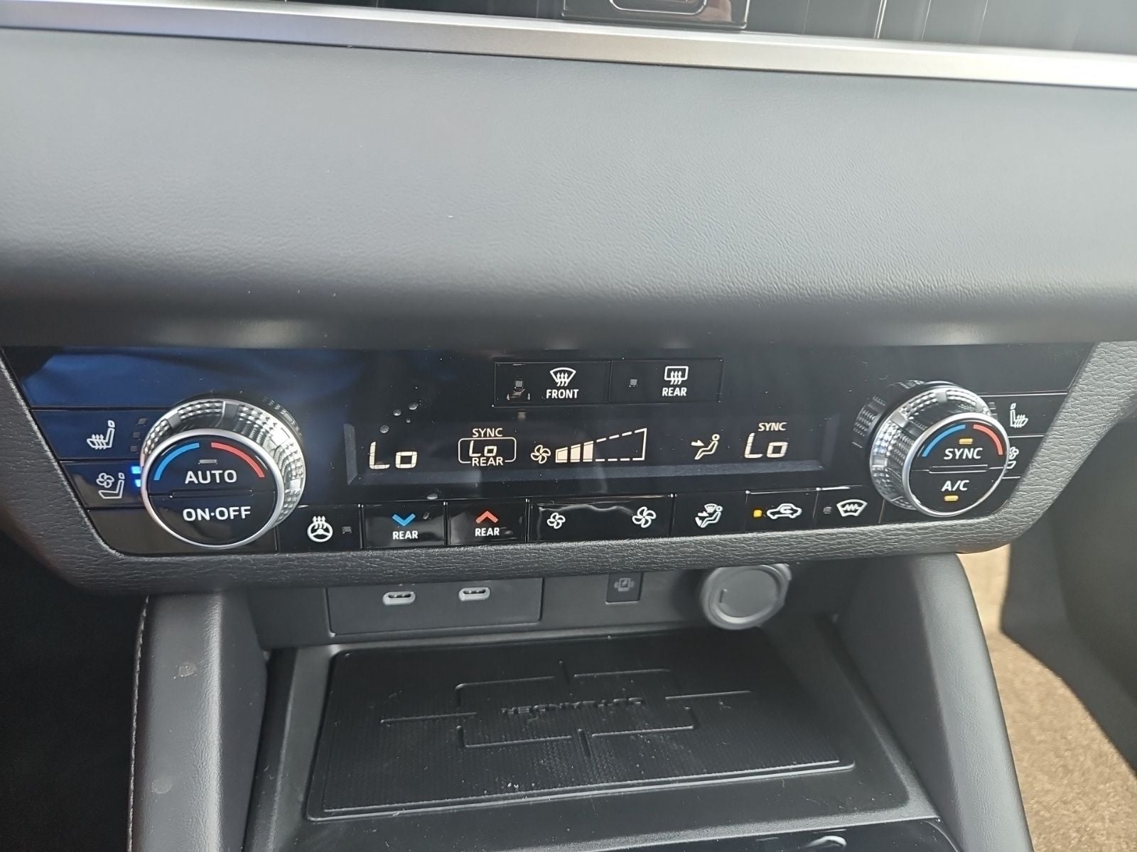 2026 Mitsubishi Outlander Plug-In Hybrid SEL