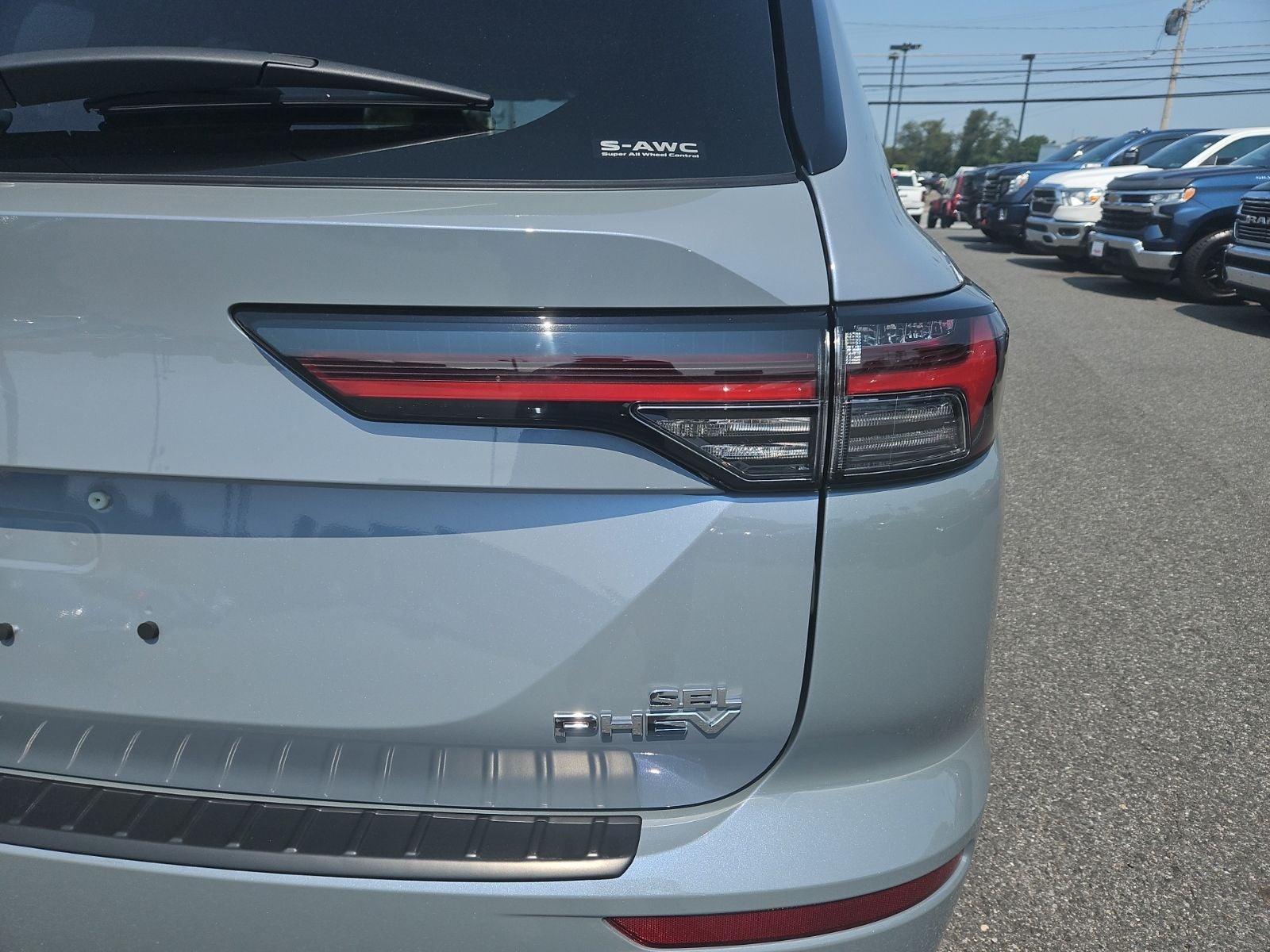 2026 Mitsubishi Outlander Plug-In Hybrid SEL