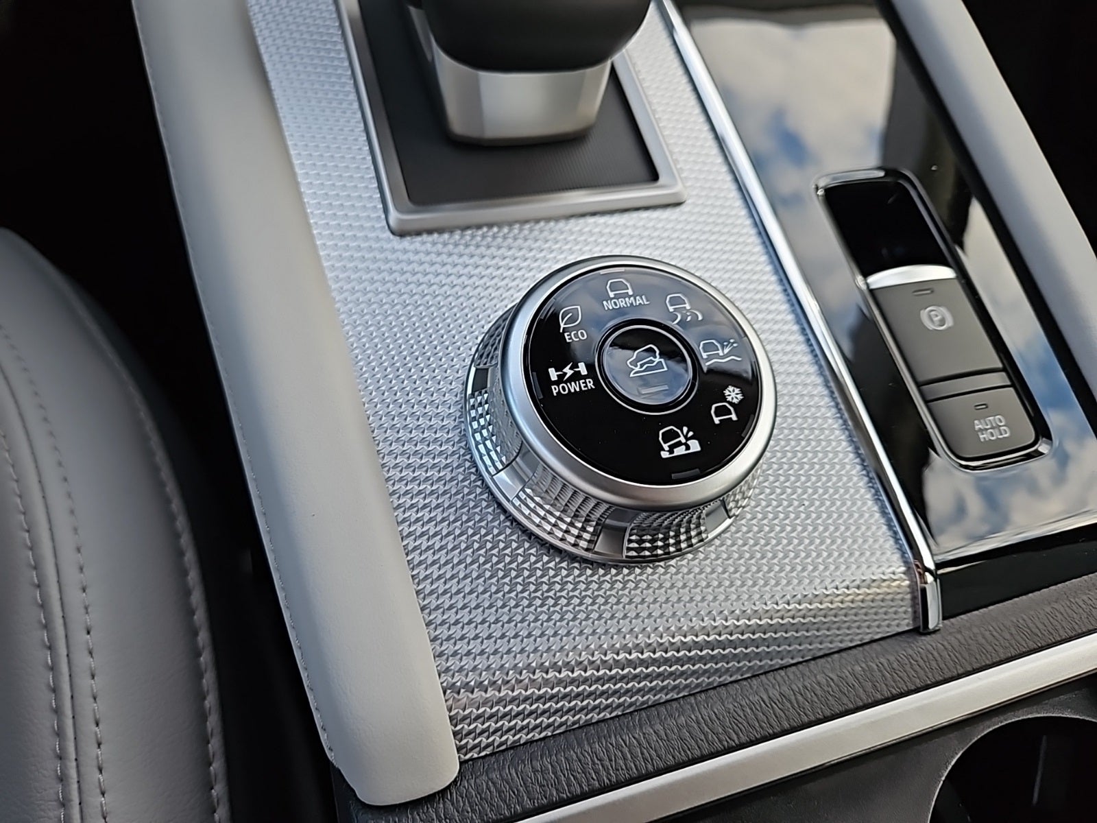 2025 Mitsubishi Outlander Plug-In Hybrid SEL