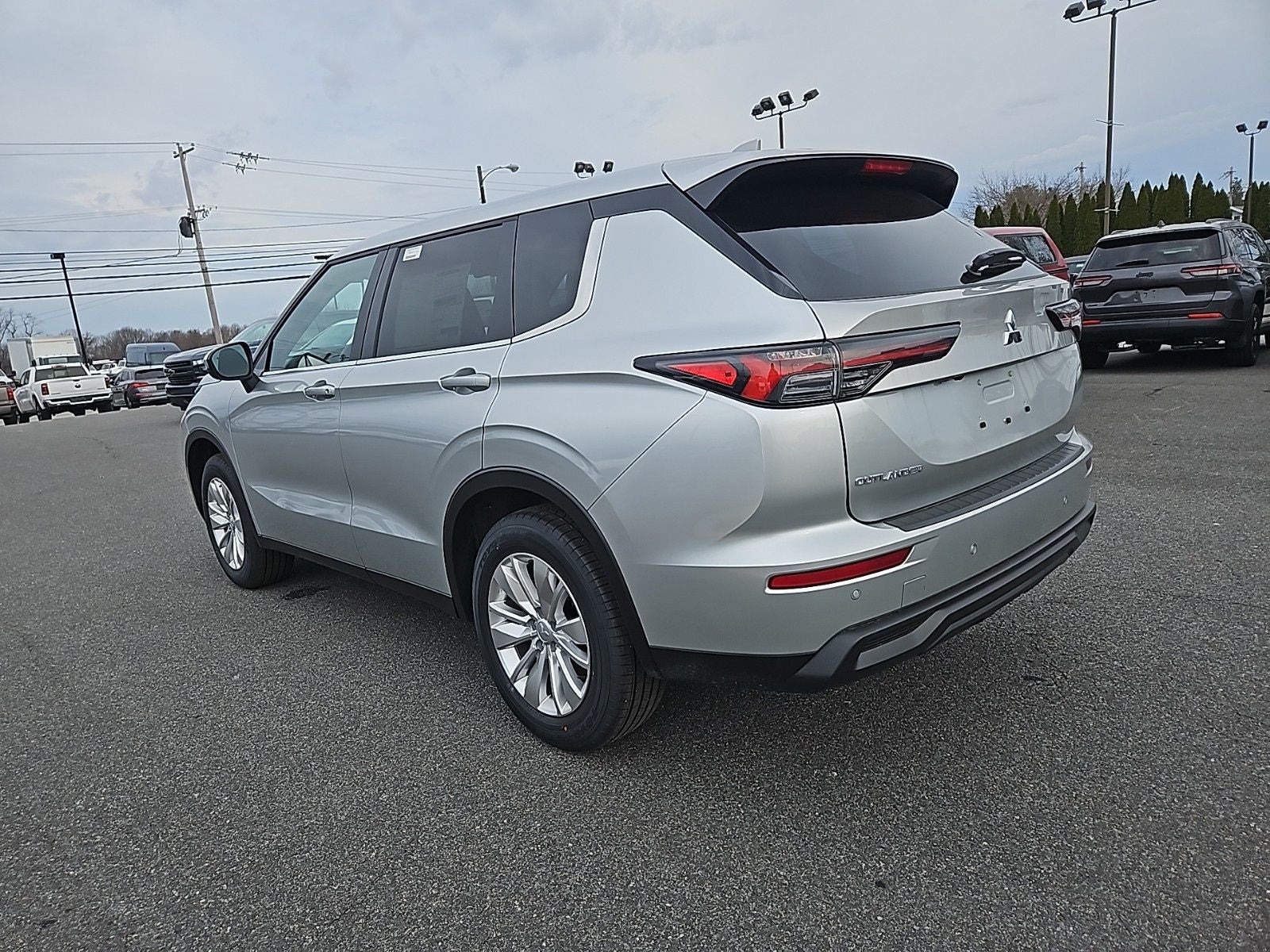 2026 Mitsubishi Outlander ES