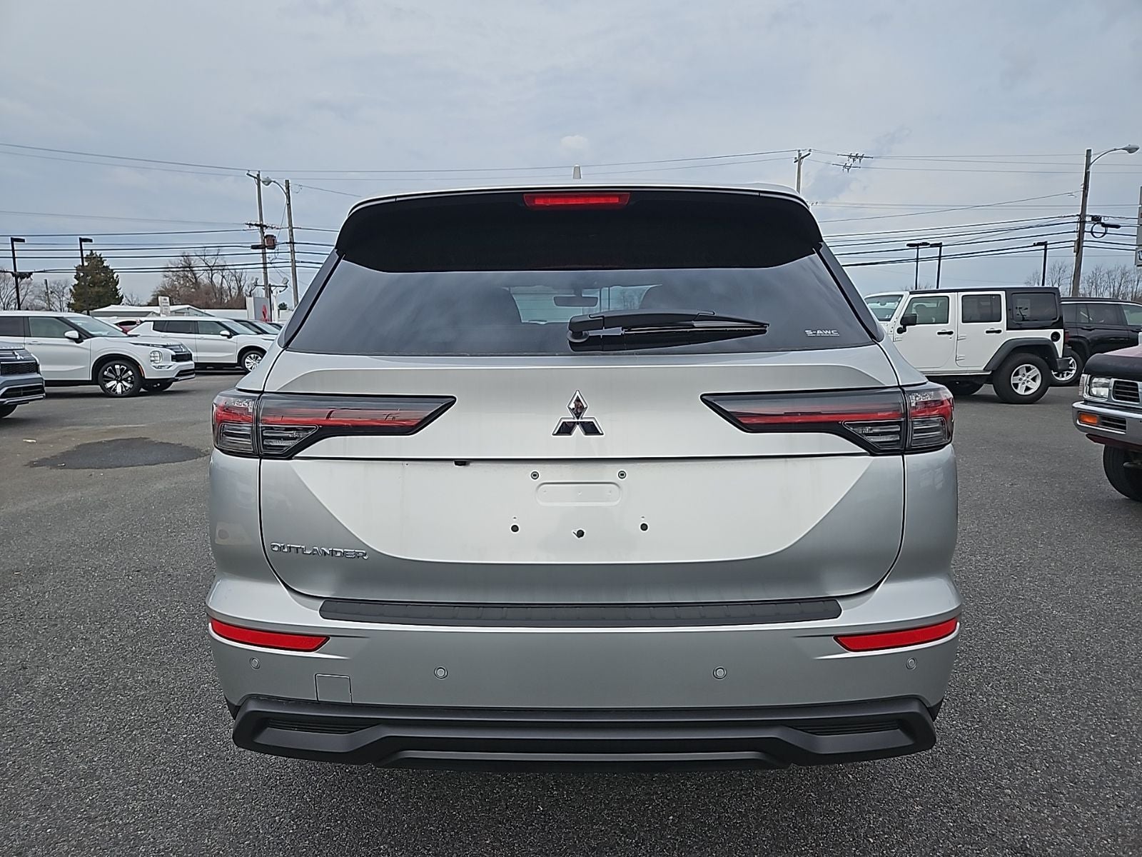 2026 Mitsubishi Outlander ES
