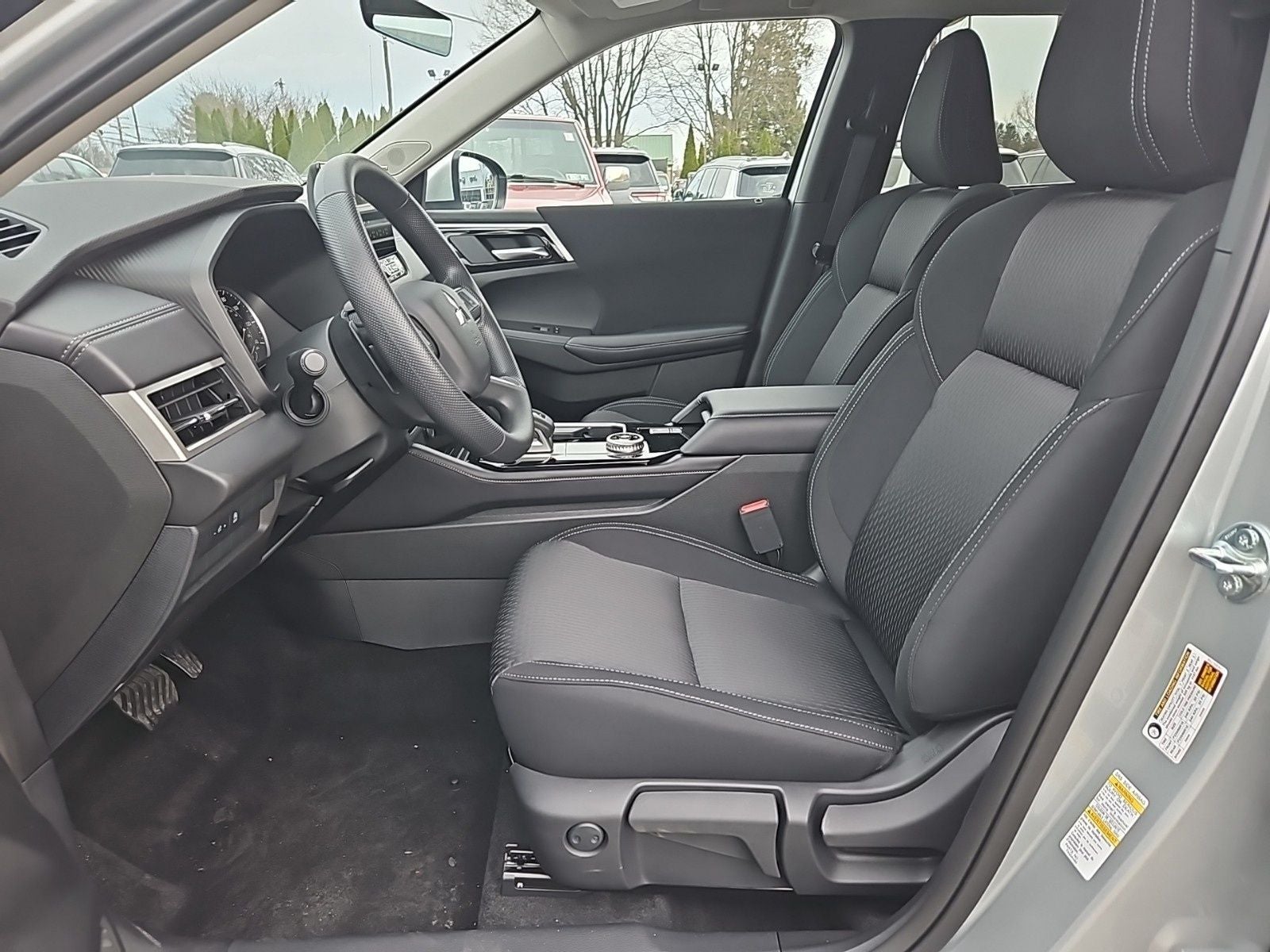 2026 Mitsubishi Outlander ES