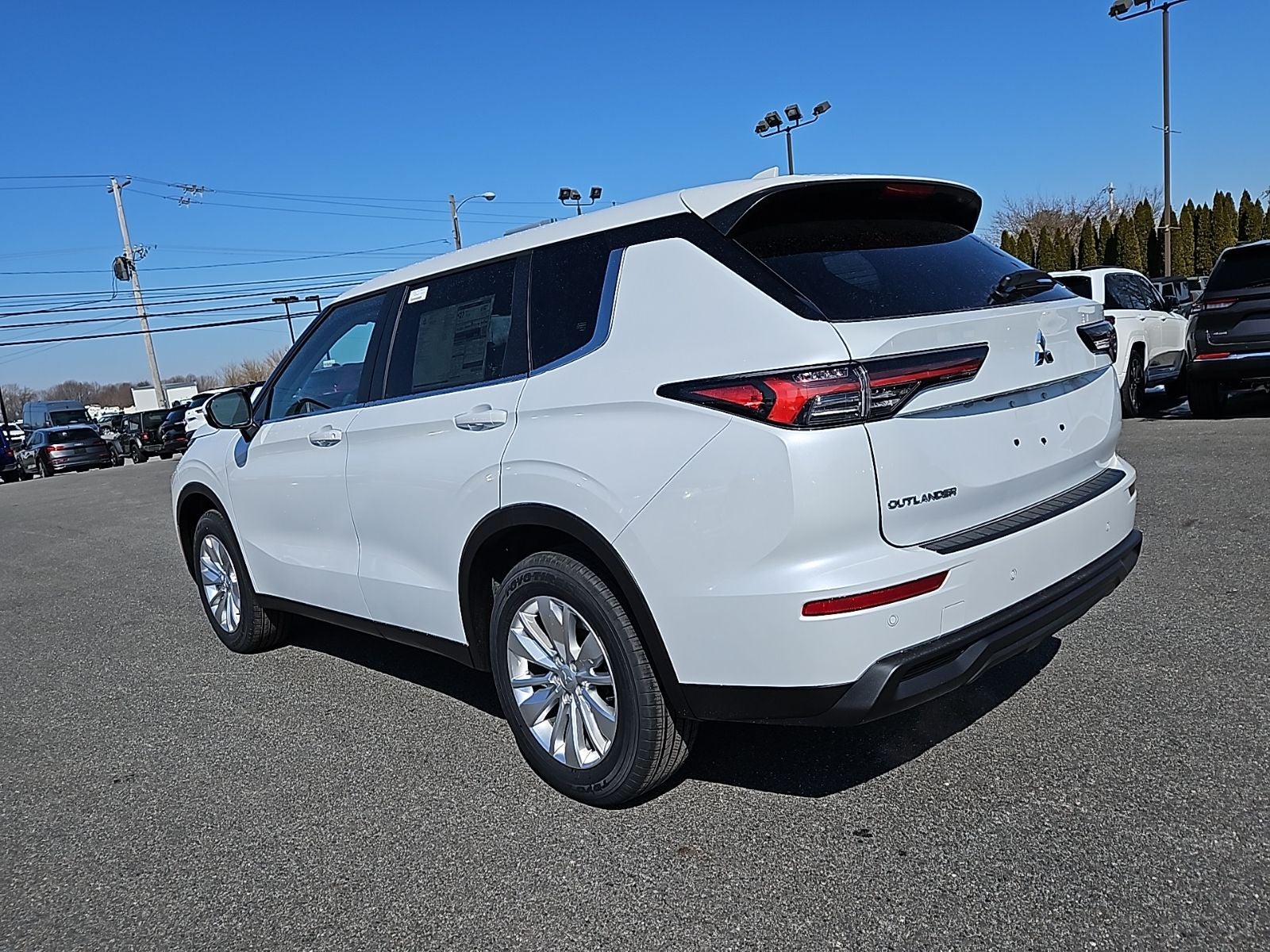 2026 Mitsubishi Outlander ES