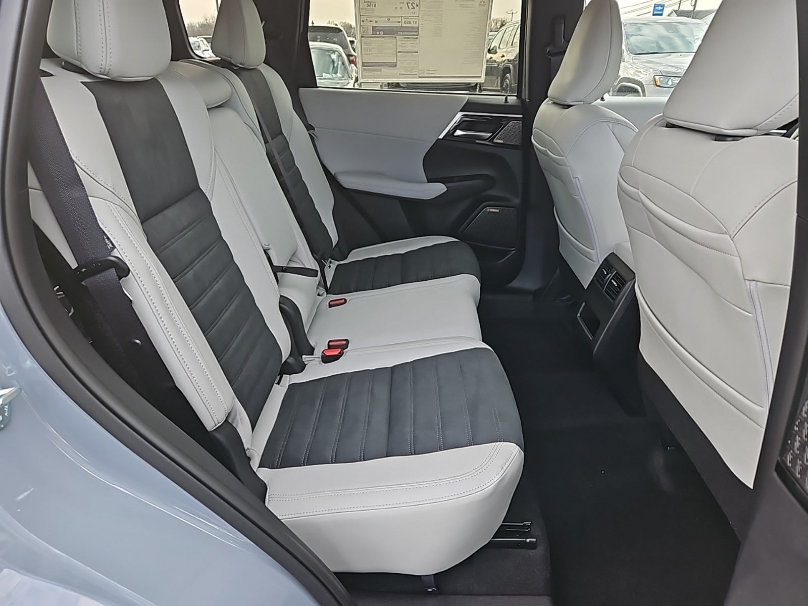 2026 Mitsubishi Outlander SE