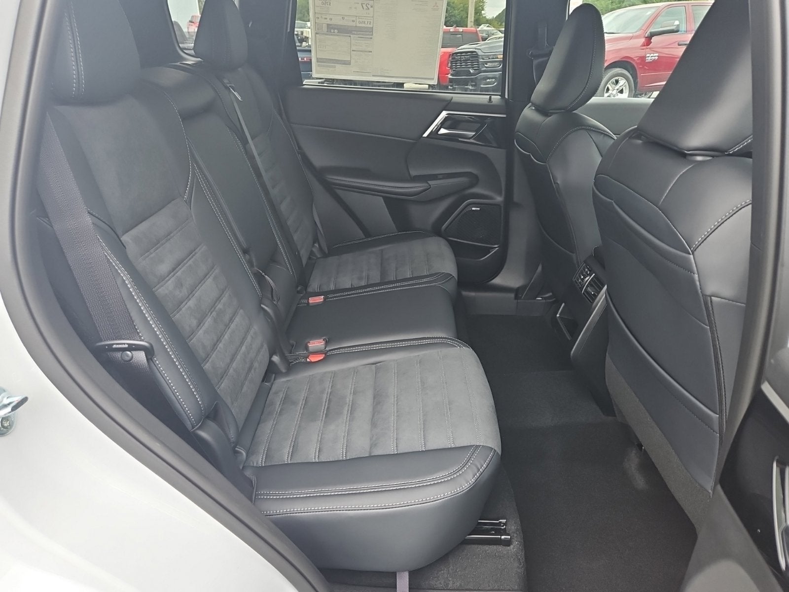 2026 Mitsubishi Outlander SE