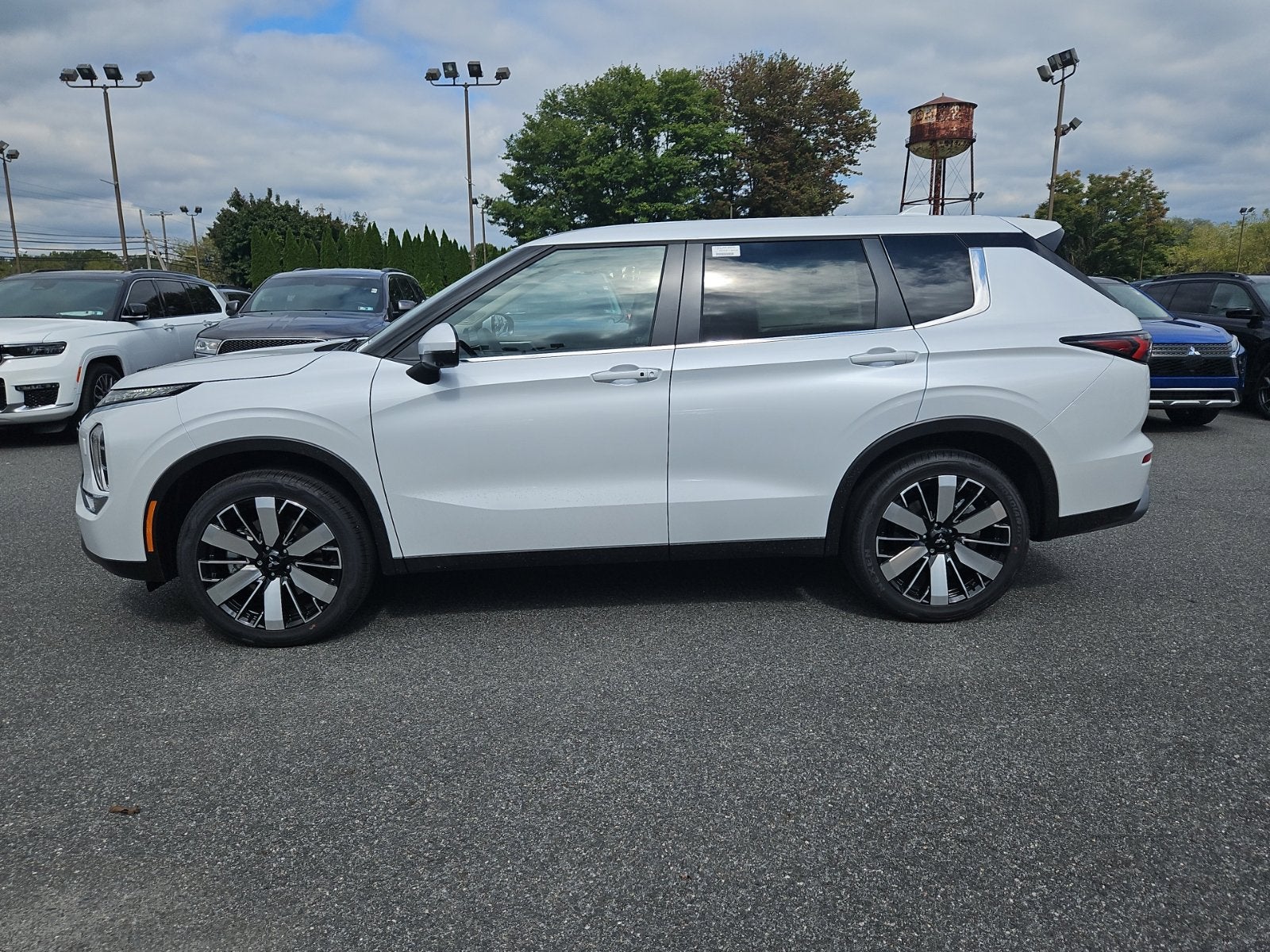 2026 Mitsubishi Outlander SE