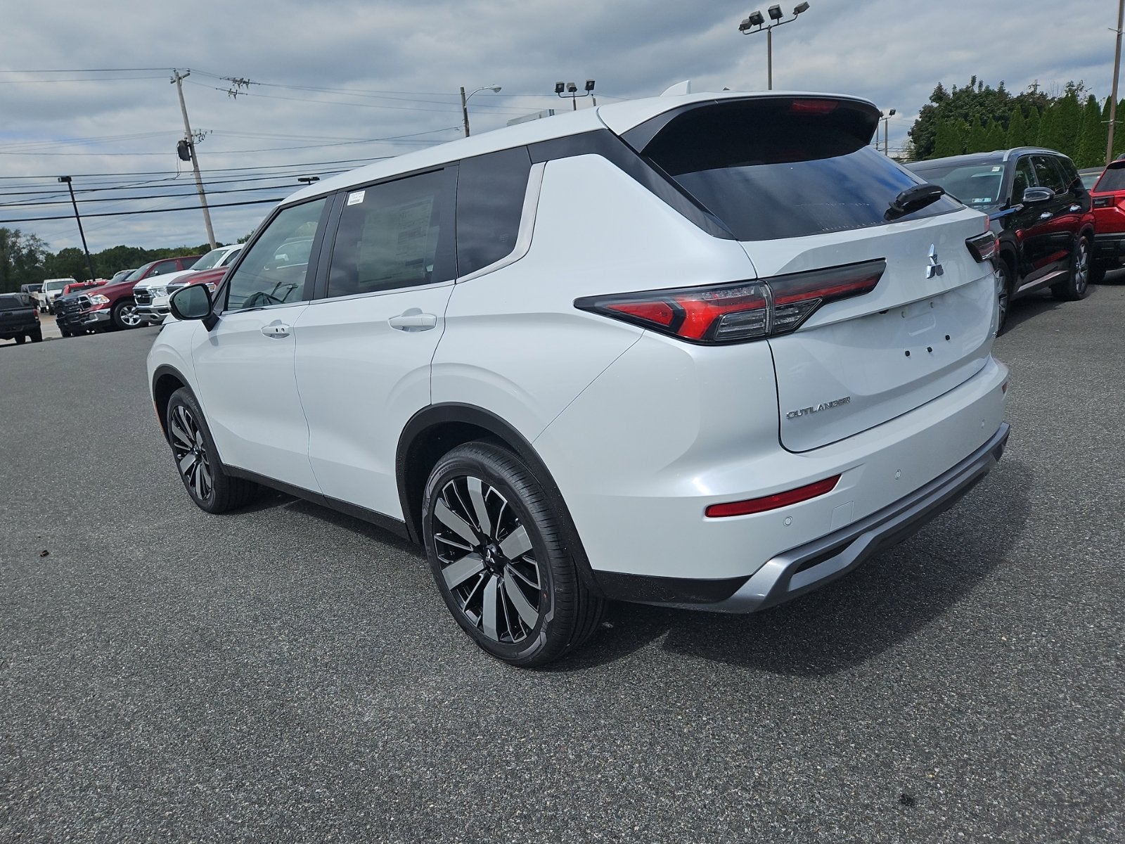 2026 Mitsubishi Outlander SE