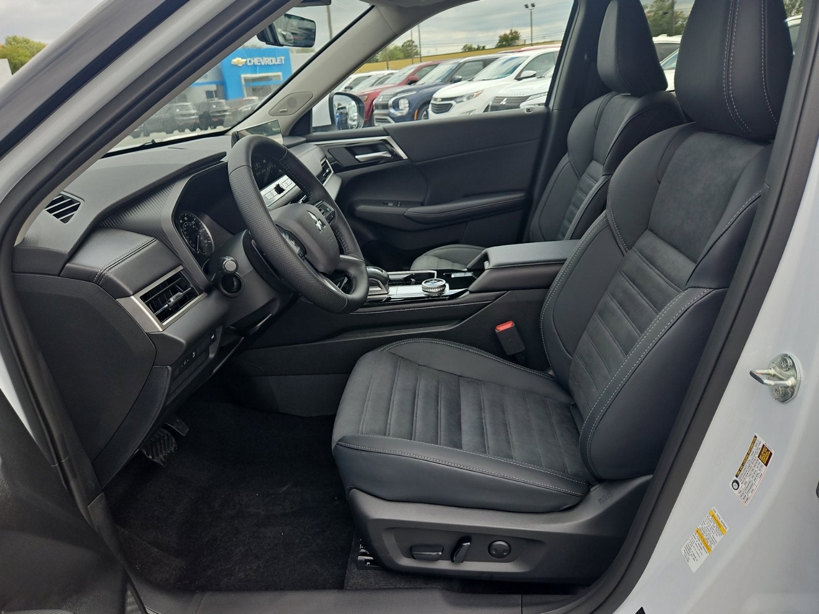 2026 Mitsubishi Outlander SE