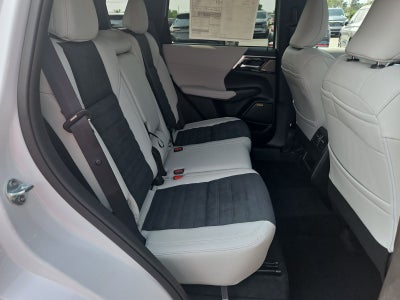 2026 Mitsubishi Outlander SE