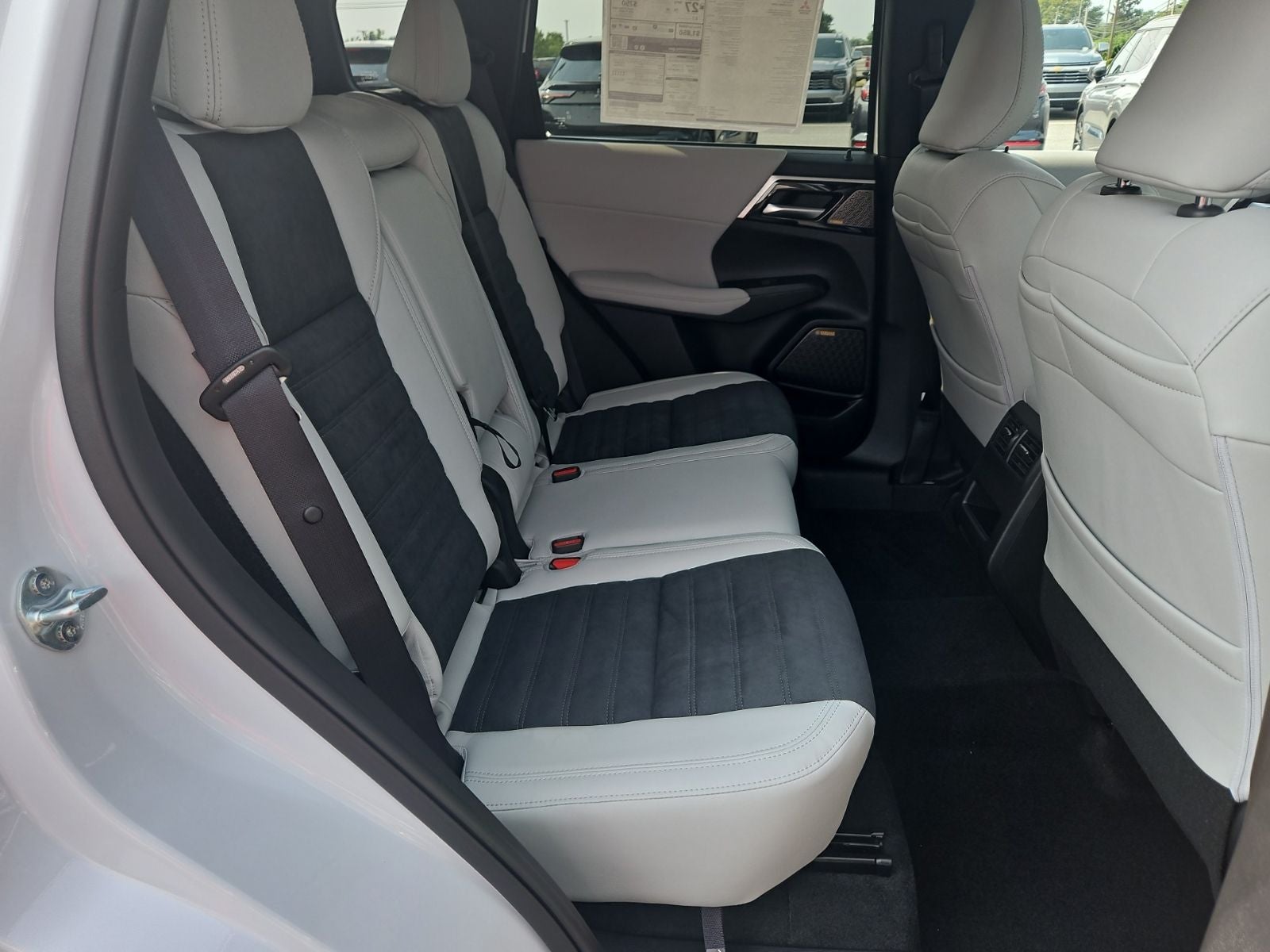 2026 Mitsubishi Outlander SE