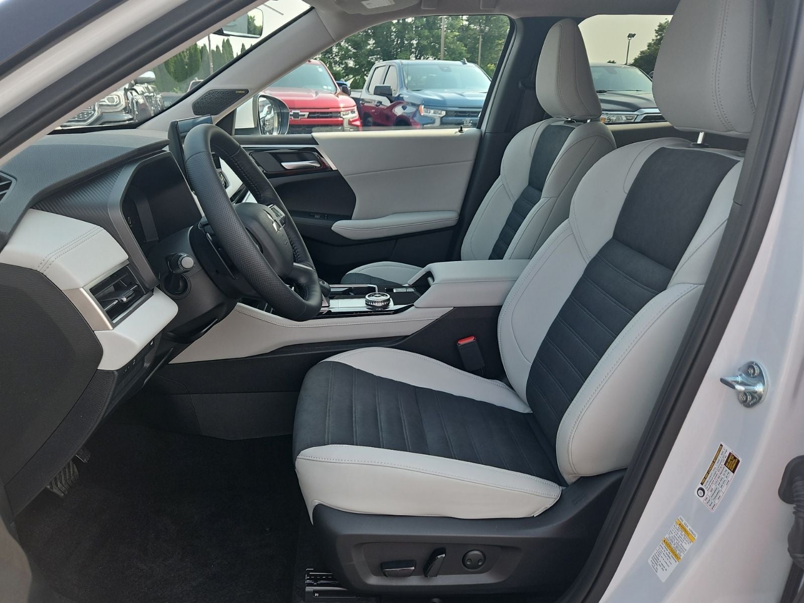 2026 Mitsubishi Outlander SE