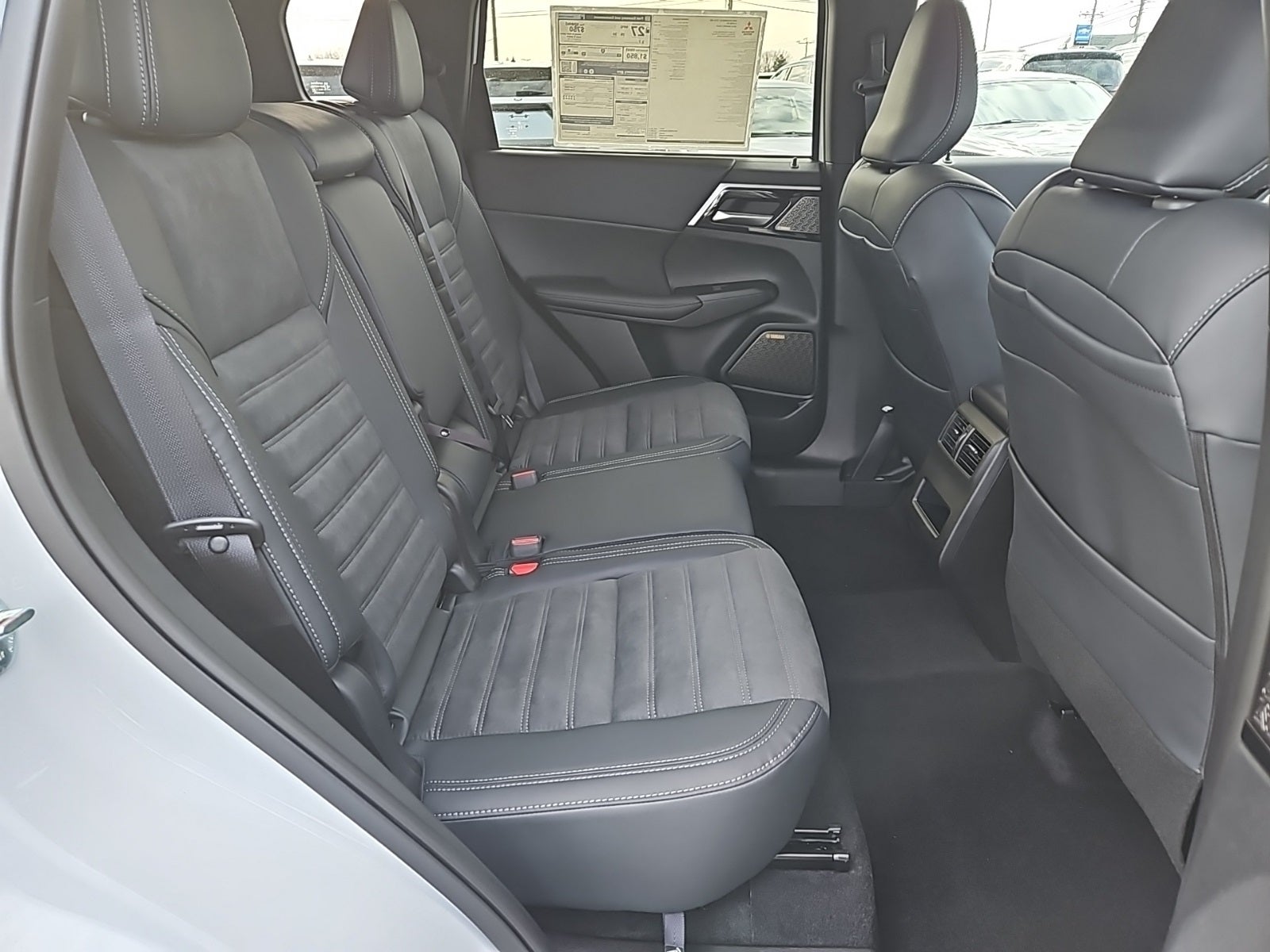 2026 Mitsubishi Outlander SE