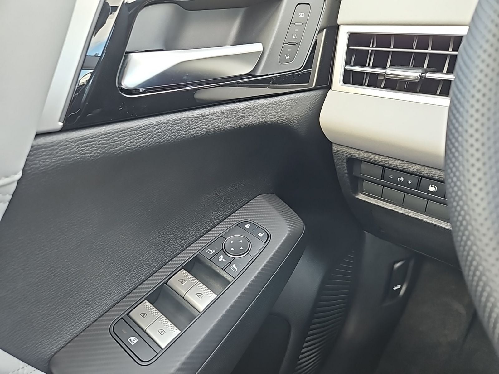 2025 Mitsubishi Outlander Plug-In Hybrid SEL