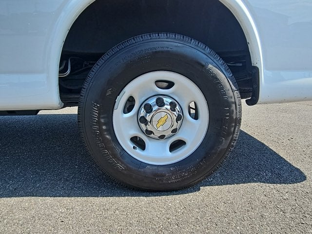 2024 Chevrolet Express Passenger LT