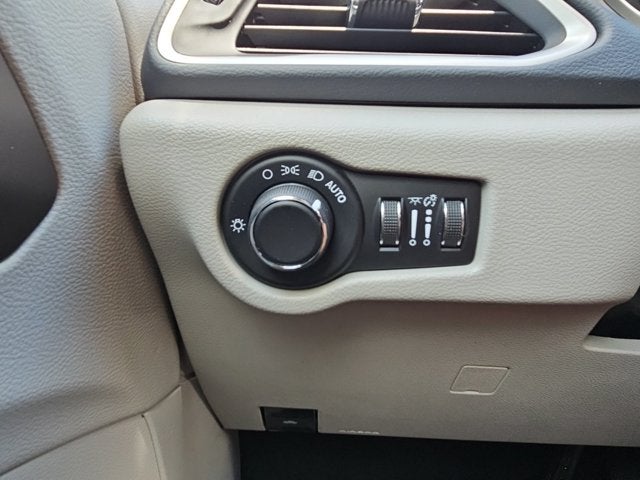 2020 Chrysler Voyager LX