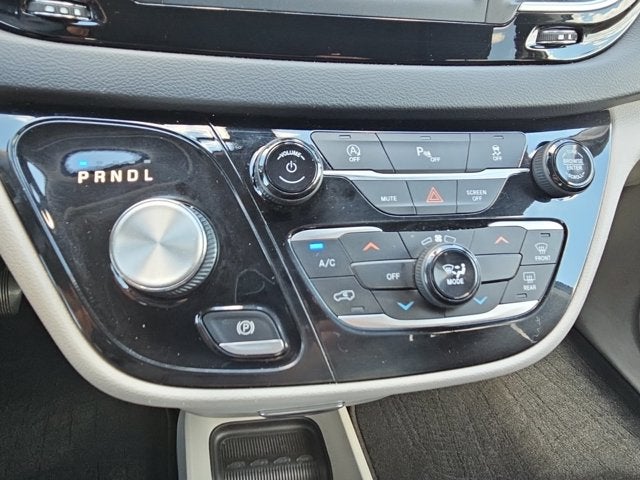 2020 Chrysler Voyager LX