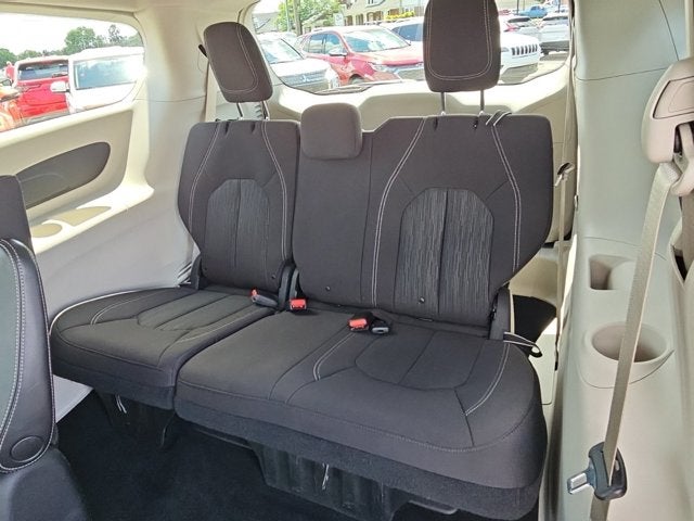 2020 Chrysler Voyager LX