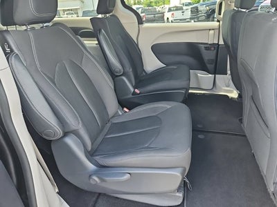 2020 Chrysler Voyager LX