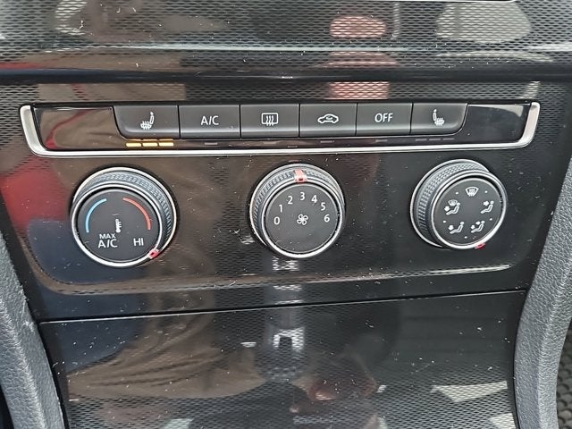 2017 Volkswagen Golf GTI Sport