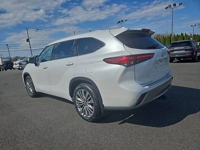 2022 Toyota Highlander Platinum