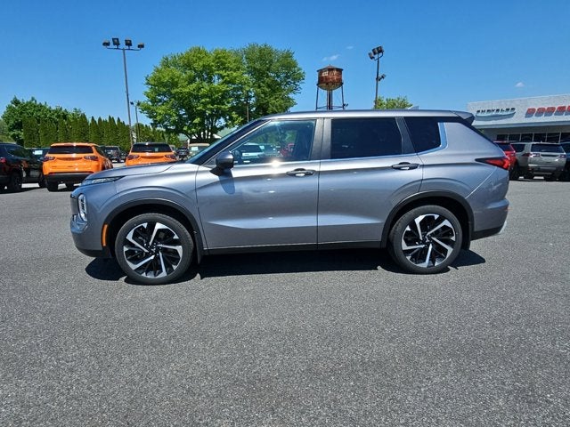 2023 Mitsubishi Outlander SE