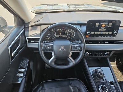 2023 Mitsubishi Outlander SE