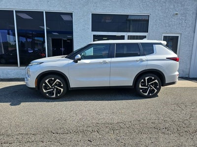 2024 Mitsubishi Outlander SE